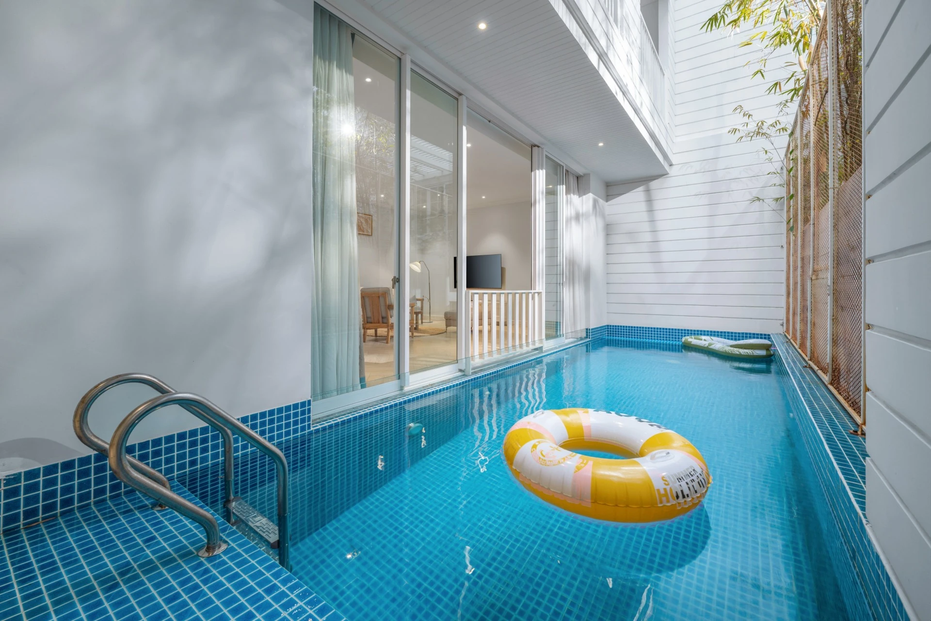 3BR 풀빌라 | 250m² · 프라이빗 수영장 · 무료 픽업